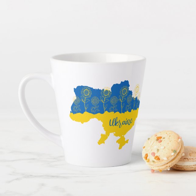 Tasse Latte Carte de l'Ukraine avec tournesol et drapeau ukrai (En situation)