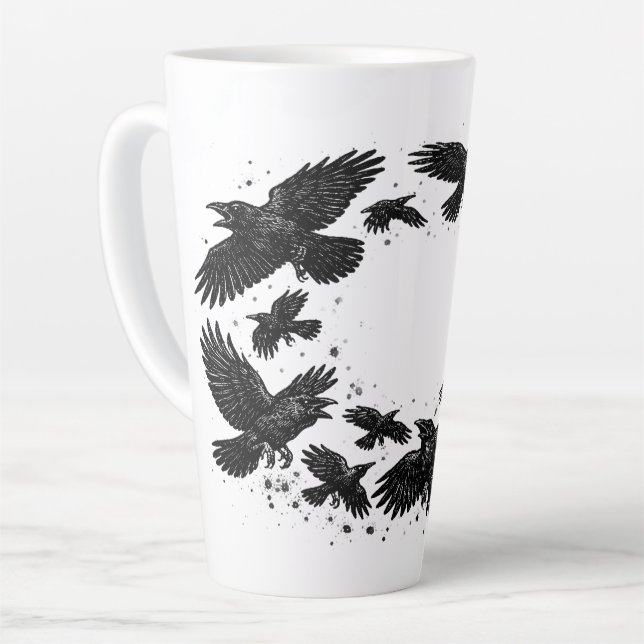 Tasse Latte Cercle de corbeaux – Illustration à l'encre hantée (Angle gauche)