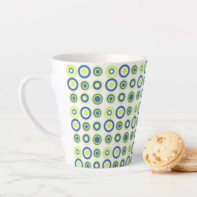 Tasse Latte Cercles Rétro Pois Lime Vert Turquoise Sur Blanc (En situation)