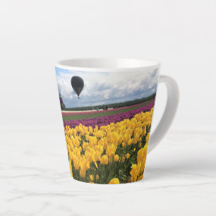 Tasse Latte Champ de tulipes magnifiques avec montgolfière, Or