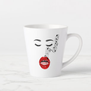 Tasse Latte Chanter un visage féminin avec des notes musicales