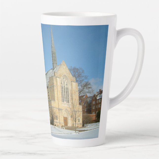 Tasse Latte Chapelle Harbison en hiver au Grove City College (Droite)