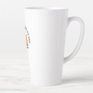 Tasse Latte Chat de l'amour-propre s'étreignant dans le miroir