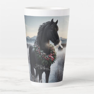 Tasse Latte Cheval noir dans la neige avec couronne de Noël