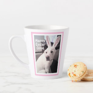 Tasse Latte Chien blanc mignon aux oreilles de lapin de Pâques