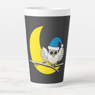 Tasse Latte Chouette neigeuse dans une nouvelle nuit d'hiver s