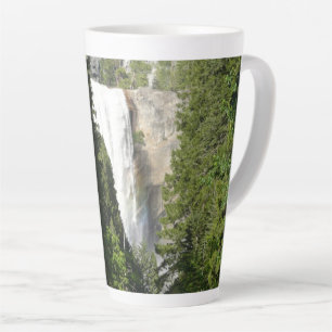 Tasse Latte Chutes vernales II dans le parc national Yosemite