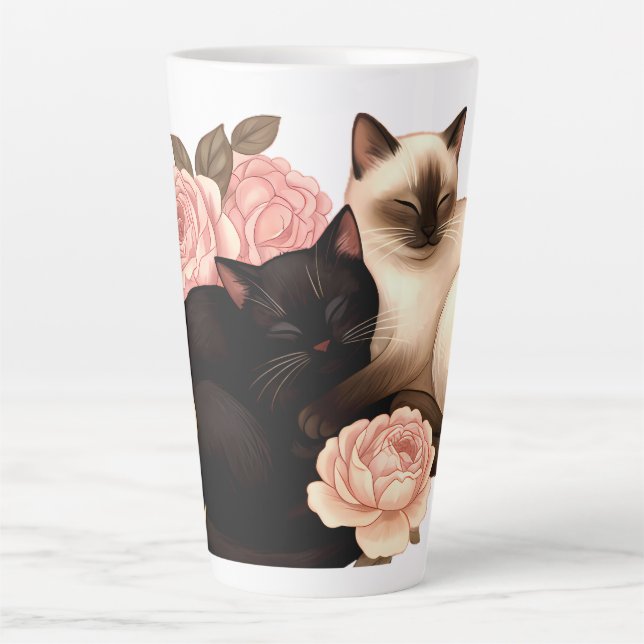 Tasse Latte Cœurs liés : chats siamois et noirs en fleurs (Devant)