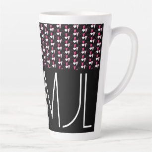 Tasse Latte Cœurs modernes motif mixte Saint-Valentin initiale