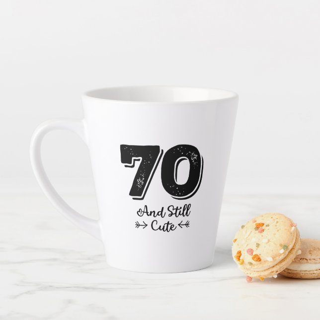 Tasse Latte cool cute 70th birthday quote sayings (En situation)