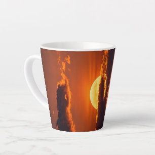 Tasse Latte Coucher de soleil cramoisi dramatique Beaux-Arts