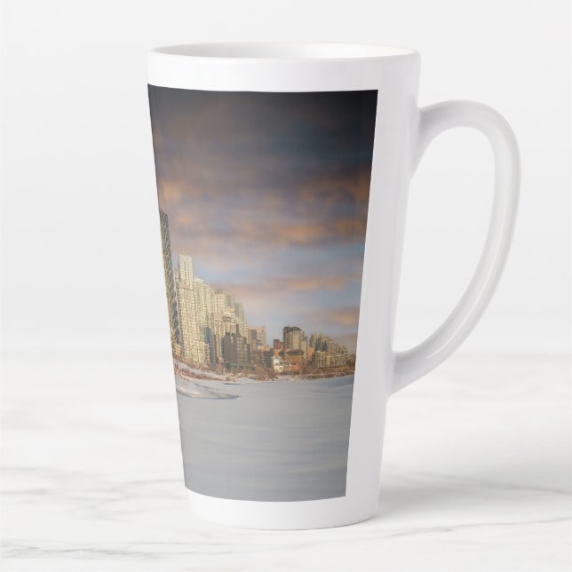 Tasse Latte Coucher De Soleil D'Hiver À Calgary Skyline (Droite)