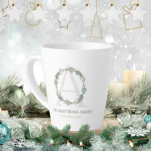 Tasse Latte Couronne de monogramme vert forêt Nom de famille O