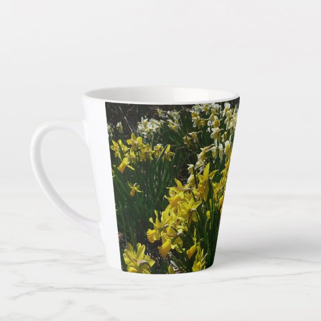 Tasse Latte Daffodiles jaunes et blancs Fleurs de printemps (Gauche)