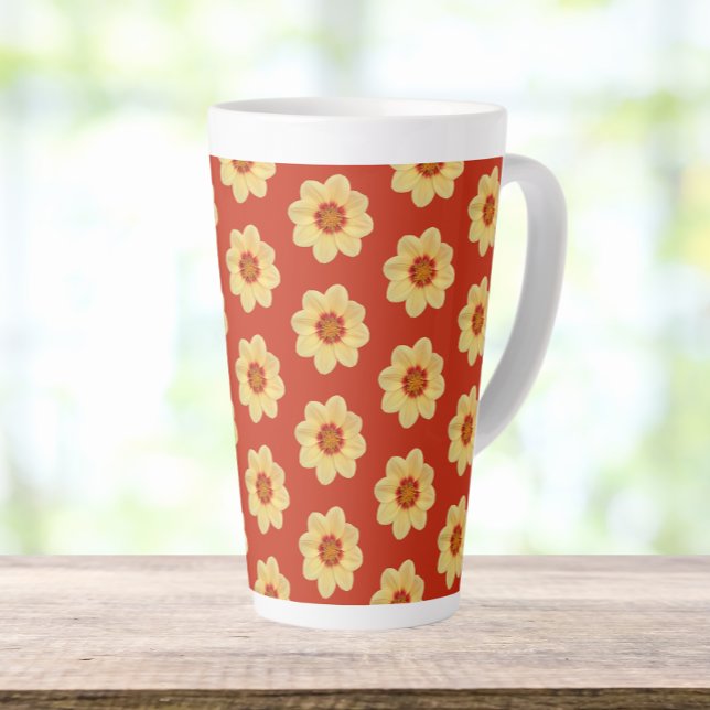 Tasse Latte Dahlia jaune motif floral sur rouge (In Situ)