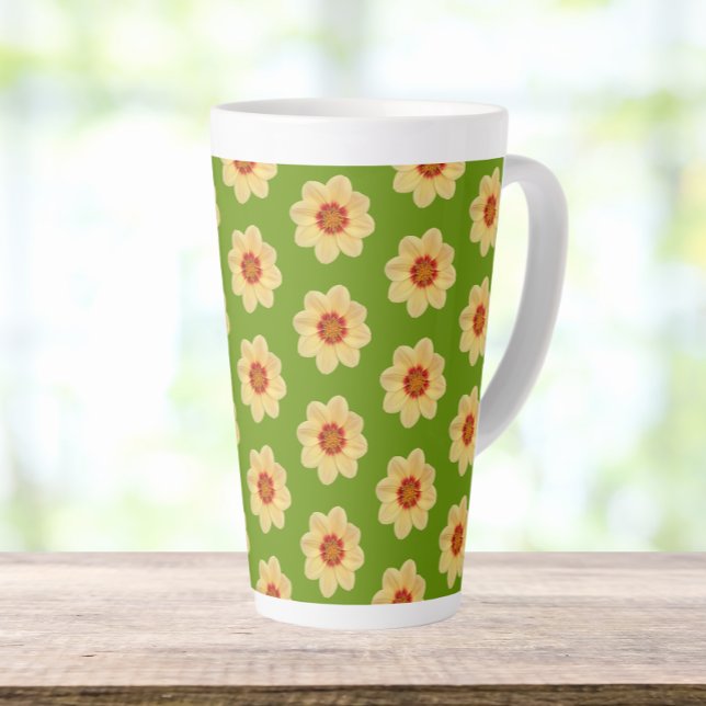 Tasse Latte Dahlia jaune motif floral sur vert (In Situ)