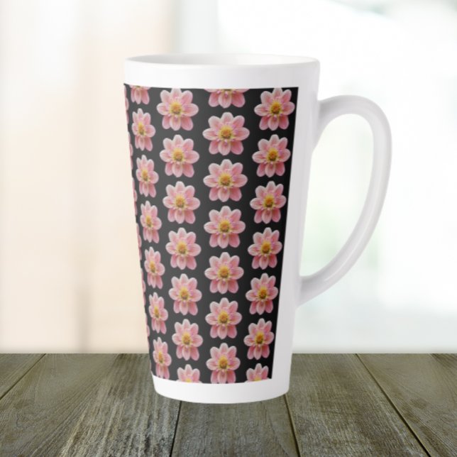 Tasse Latte Dahlia rose motif floral sur noir (In Situ)