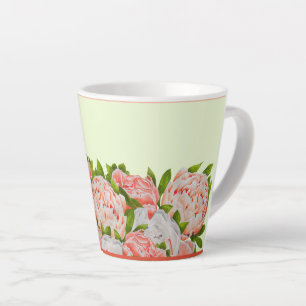 Tasse Latte Des pivoines assortées sur une petite boue en latt