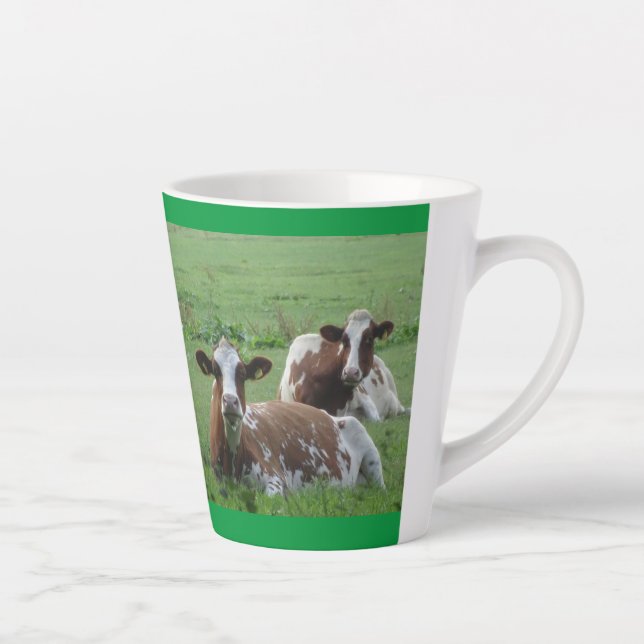 Tasse Latte Deux Vaches Blancs-Brown Mignonnes. Musique verte  (Droite)