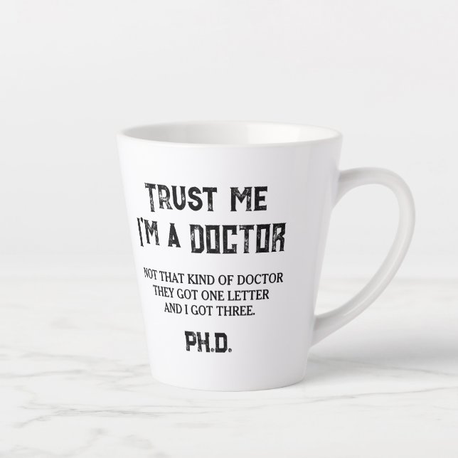 Tasse Latte Diplôme de doctorat Humoristique Pas ce genre de d (Droite)