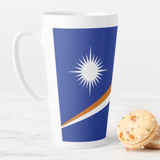 Tasse Latte Drapeau des Îles Marshall (En situation)