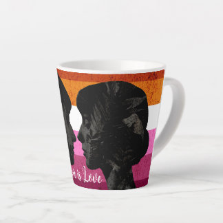 Tasse Latte Drapeau lesbien avec deux silhouettes de femme