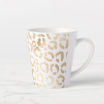 Tasse Latte Elegant Gold White Leopard Cheetah Animal Print<br><div class="desc">Cette poster de animal élégante et chic conviendra parfaitement à la mode chic et branchée. Il est muni d'un motif léopard de feuille d'or faux imprimé à la main sur un simple arrière - plan blanc. Qui peut être modifié en cliquant sur les options de personnaliser. C'est un design safari...</div>