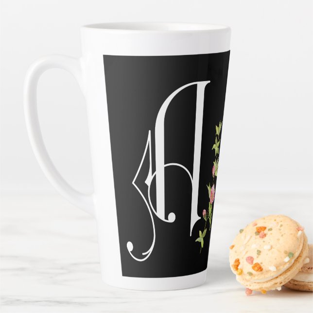 Tasse Latte Élégant Monogramme de défilement avec brindille fl (En situation)