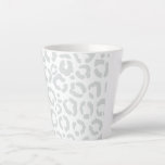 Tasse Latte Elegant White Gray Leopard Cheetah Animal Print<br><div class="desc">Cette élégante motif chic conviendra parfaitement à la fashionista branchée et chic. Il dispose d'un motif poster de animal léopard blanc et gris dessiné à la main. C'est moderne, simple et mignon. ***REMARQUE IMPORTANTE DE CONCEPTION : Pour toute demande de conception personnalisée comme les demandes de produit correspondant, les changements...</div>