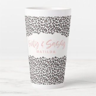 Tasse Latte Empreinte de léopard rose soixante et sassy 60e an