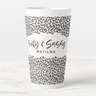 Tasse Latte Empreinte de léopard rose soixante et sassy 60e an