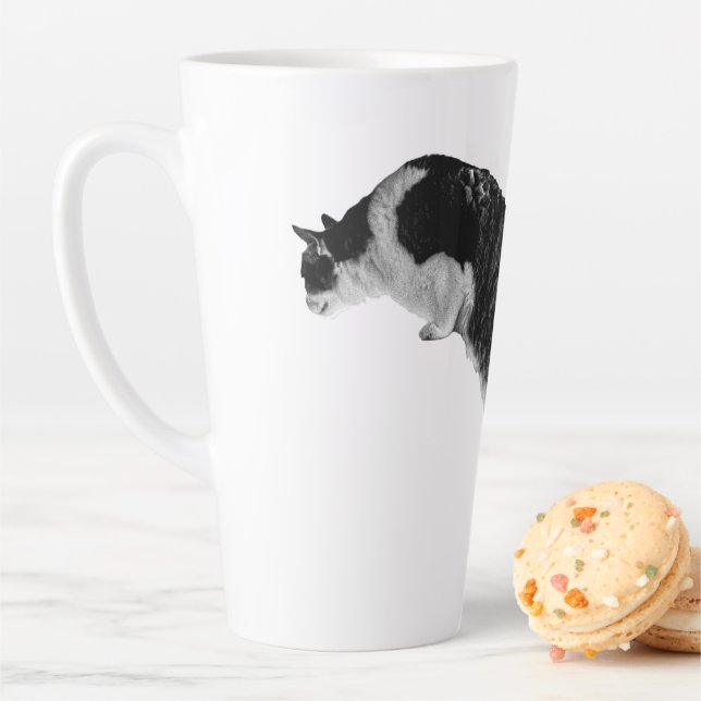 Tasse Latte Énergie Féline Naturelle (En situation)