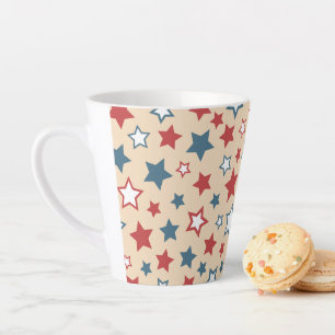 Tasse Latte Étoiles rouges et bleues, 4 juillet, fond beige