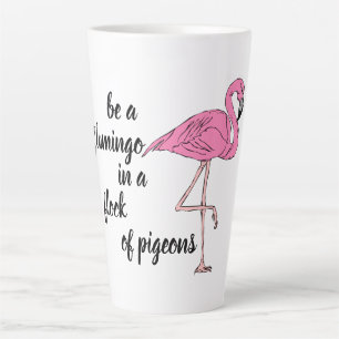 Tasse Latte Être un Flamant dans une Volée de Pigeons