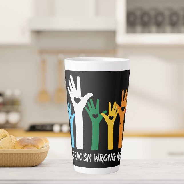 Tasse Latte Faire du racisme de mauvaises mains de coeur (Créateur téléchargé)
