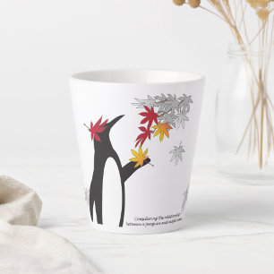 Tasse Latte Feuilles de érable d'automne et manchot drôle