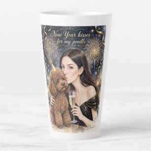 Tasse Latte Fille embrassant un chiot Caniche – Maman Caniche