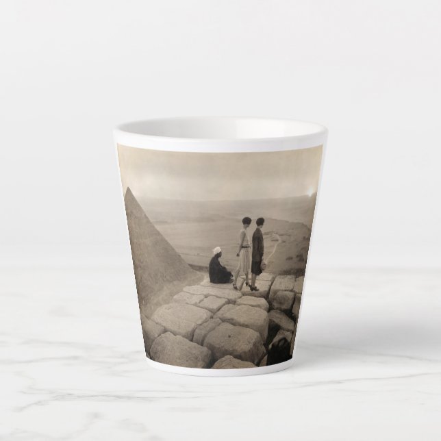 Tasse Latte Flapper Girls Sunrise Khufu Pyramid, Égypte 1920 (Devant)