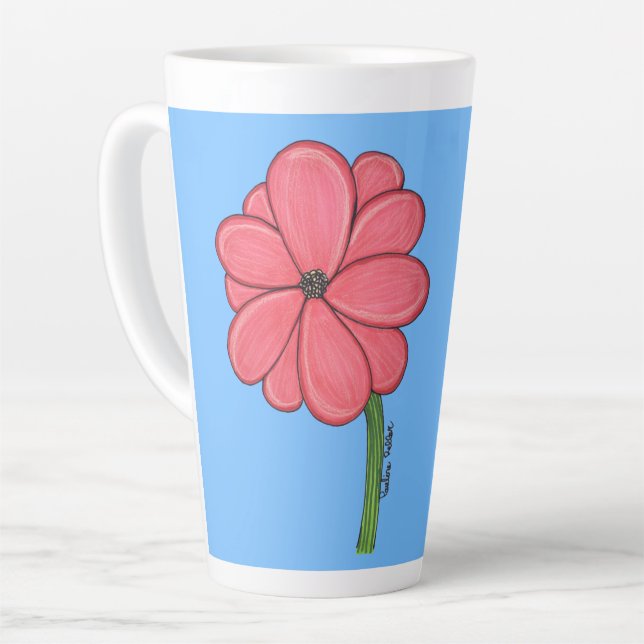 Tasse Latte Fleur rose pleine avec fond bleu (Angle gauche)