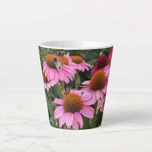 Tasse Latte Fleurs d'Echinacea rose et abeilles magnifiques