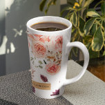 Tasse Latte Fleurs Pastel Modernes & Cadeau Personnalisé Kraft<br><div class="desc">Ce cadeau personnalisé est une option magnifique et unique pour toute personne qui aime les fleurs et une touche de charme rustique. Le cadeau est composé d'un ensemble de fleurs pastel modernes, encadré d'un arrière - plan en papier kraft, créant un joli contraste qui ne manquera pas d'attirer l'attention.Les fleurs...</div>