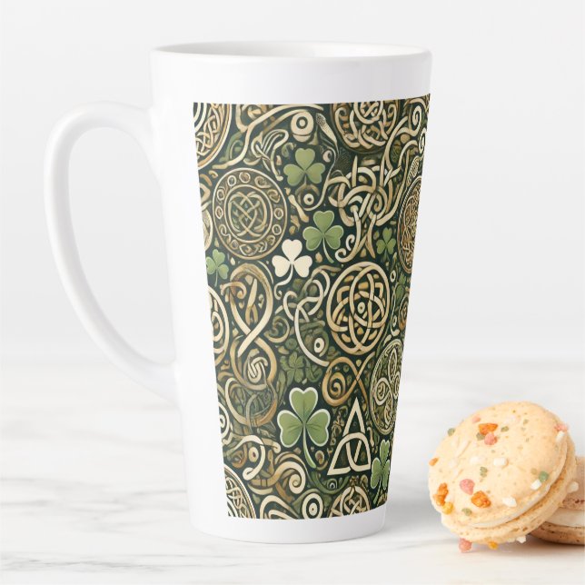 Tasse Latte Floraison Celtique (En situation)