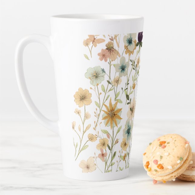 Tasse Latte Floral & Butterfly,  Whimsical Garden-Inspired  (En situation)