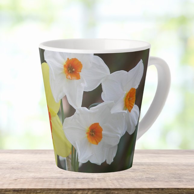 Tasse Latte Floral de Narcisse jaune et blanc (In Situ)