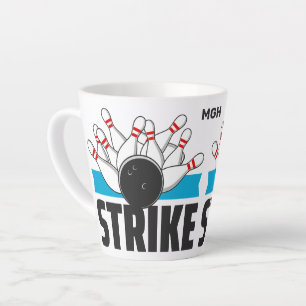 Tasse Latte Frappe de bowling monogramme personnalisée