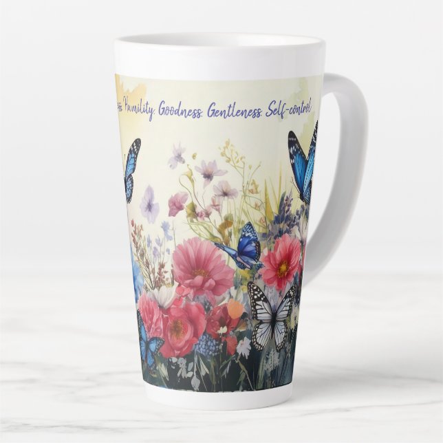 Tasse Latte Fruit de l'Esprit avec papillons et fleurs (Angle droit)