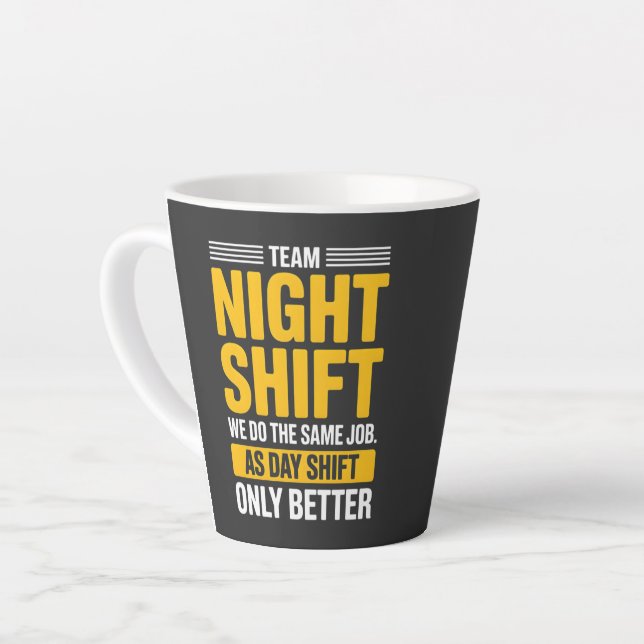 Tasse Latte Funny Team Night Shift Better Than Day Shift Humor (Angle gauche)