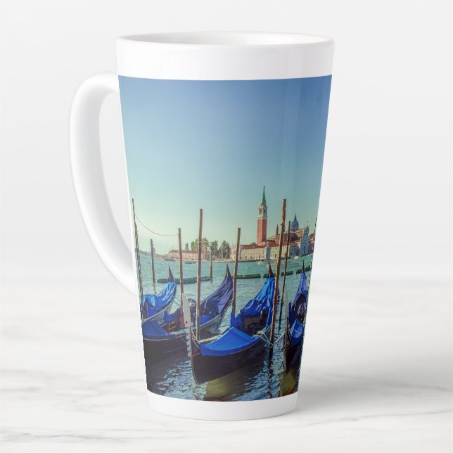 Tasse Latte Gondolas à Venise, Italie (Angle gauche)