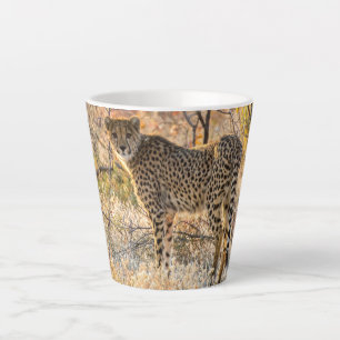 Tasse Latte Guépard regardant autour