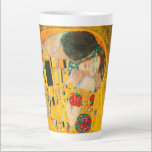 Tasse Latte Gustav Klimt Le Baiser<br><div class="desc">Latte Mug représentant la peinture à l’huile de Gustav Klimt avec la feuille d’or The Kiss (1908). Un homme et une femme,  aux couleurs dorées brillantes,  embrassent et embrassent avec amour dans un champ de fleurs. Un grand cadeau pour les amateurs d'art Art Nouveau et autrichien.</div>